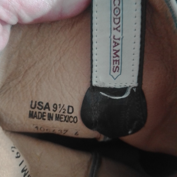 Cowboy boots - Picture 2 of 3